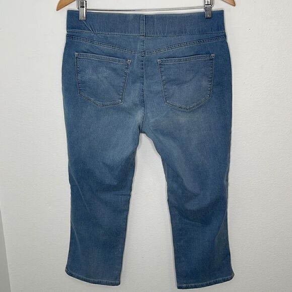 NYDJ Jegging Capri jeans. Size 10. Lift tick technology. - Picture 7 of 7